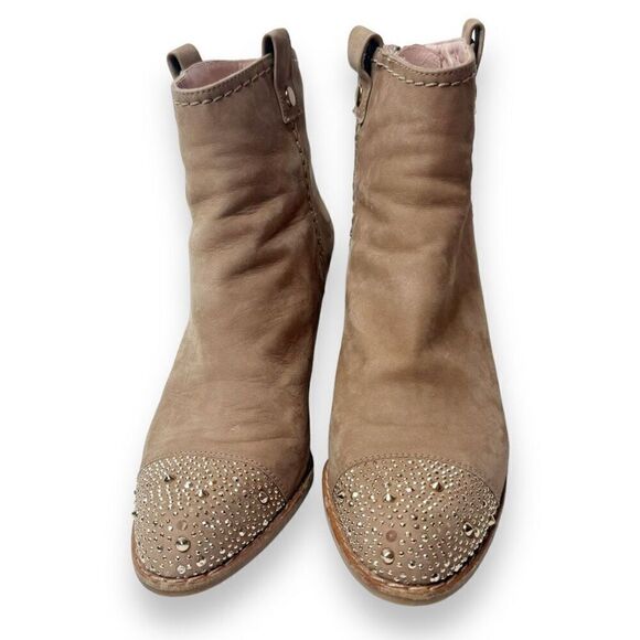 Stuart Weitzman Women’s Gold Studded Cap Toe Zip Taupe Suede Ankle Boots 5.5 M - Picture 2 of 9
